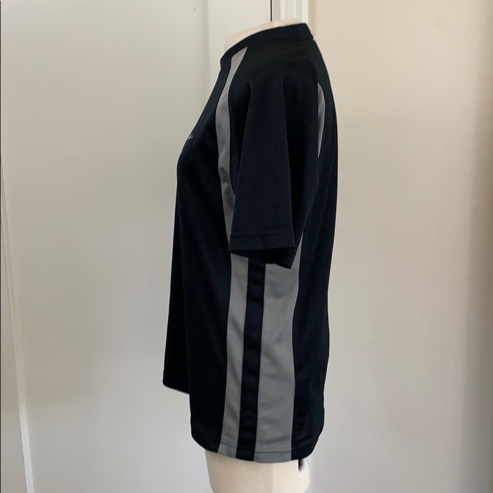 LAST CHANCE Nike black striped athletic T-shirt - Picture 2 of 6
